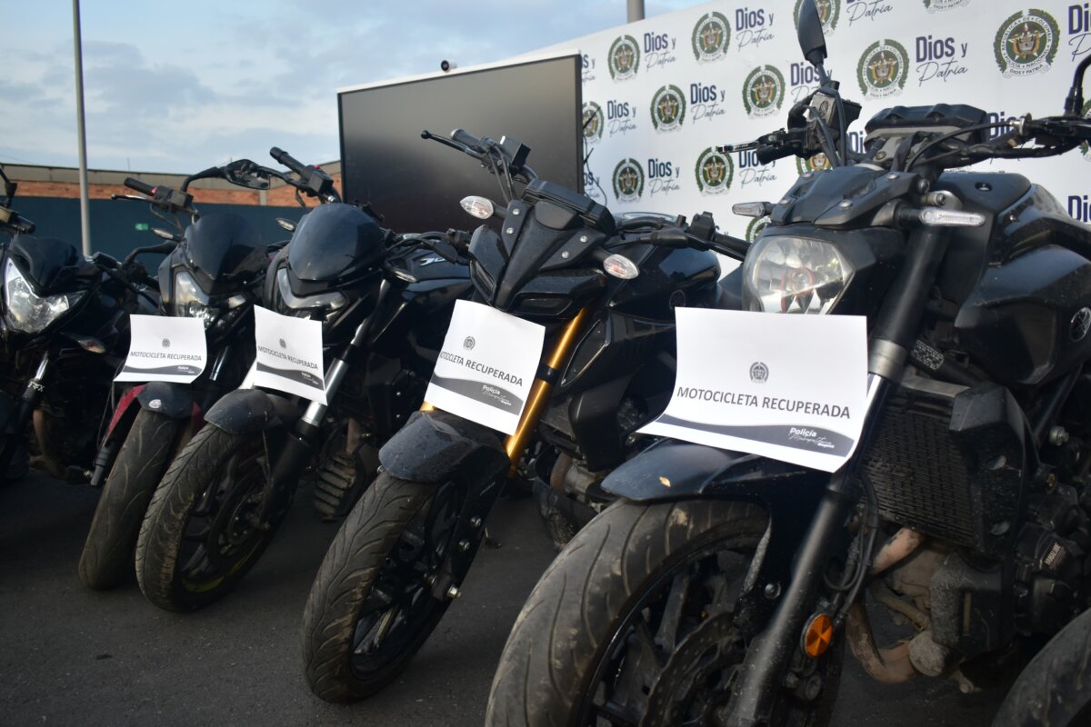 Estas son las localidades donde más roban carros y motos en Bogotá: Policía entregó resultados de operativos 1 Estas son las localidades donde más roban carros y motos en Bogotá: Policía entregó resultados de operativos La Policía destacó una disminución significativa en el hurto de vehículos en lo que va del año, con una reducción del 51% en comparación con el mismo período de 2024.