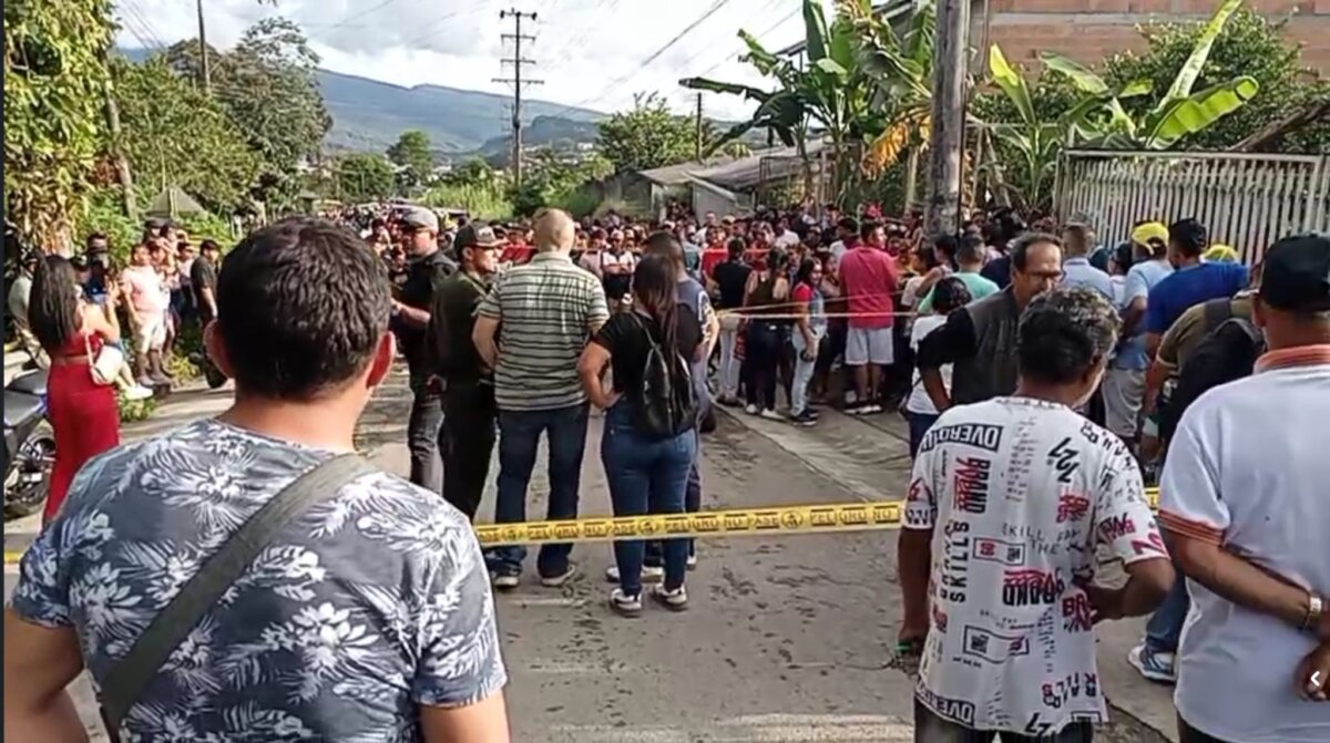 Exalcalde de Mocoa fue asesinado en su casa: 2 personas más habrían resultado heridas Este sábado se confirmó el asesinato del exalcalde de Mocoa, Elver Cerón, tras ser atacado por sicarios en su vivienda.