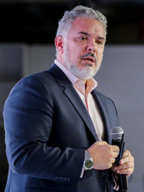 Expresidente Iván Duque propone una gran alianza de derecha para las elecciones presidenciales 2026 Duque destacó la necesidad de una coalición sólida y unificada que se aleje de la polarización y que esté dispuesta a defender los principios democráticos y económicos en Latinoamérica.