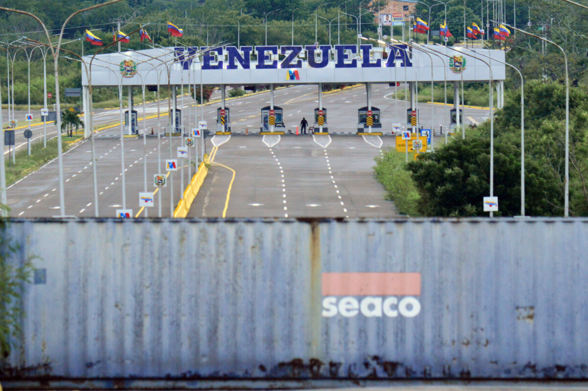 Fuerzas Militares despliegan 3000 soldados en la frontera con Venezuela 1 Fuerzas Militares despliegan 3000 soldados en la frontera con Venezuela El Ejército de Colombia despliega 3.000 soldados en la frontera con Venezuela, reforzando la seguridad ante posibles alteraciones del orden público por la posesión presidencial en el vecino país.