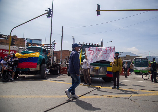 Gremio camionero anuncia nuevo paro: esta es la fecha Camioneros de Santander anunciaron un nuevo paro debido a los presuntos incumplimientos por parte del Gobierno Nacional. Se espera que más conductores se unan a la manifestación.