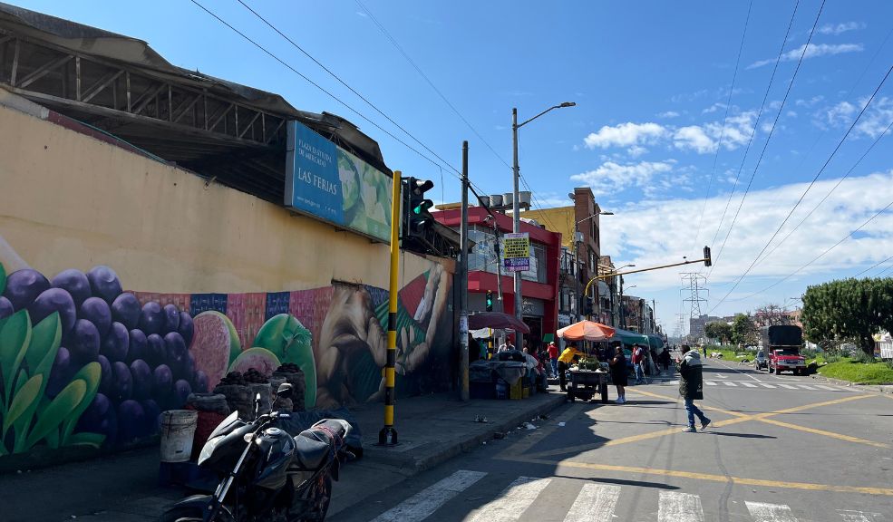 Hombre fue asesinado a disparos en la Plaza de Mercado de Las Ferias 9 Hombre fue asesinado a disparos en la Plaza de Mercado de Las Ferias Aunque la víctima fue trasladada a un centro médico, lamentablemente falleció.