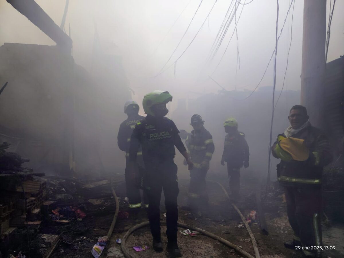 Incendio en Soacha dejó 4 casas afectadas Las autoridades ya lograron controlar la gran conflagración que por el momento solo deja daños estructurales en el municipio de Soacha.