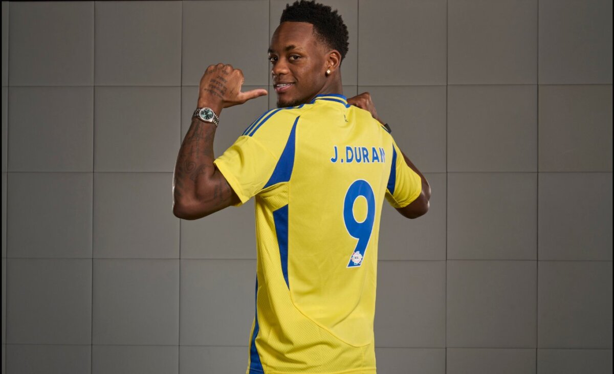 EN VIDEO: Al Nassr hace oficial la llegada de Jhon Durán. Este es el sueldazo que ganará Con la camiseta número 9 en su espalda, Jhon Durán fue presentado en el a Al Nassr de Arabia. Le contamos cuánto pagaron por él y el sueldazo que recibirá.