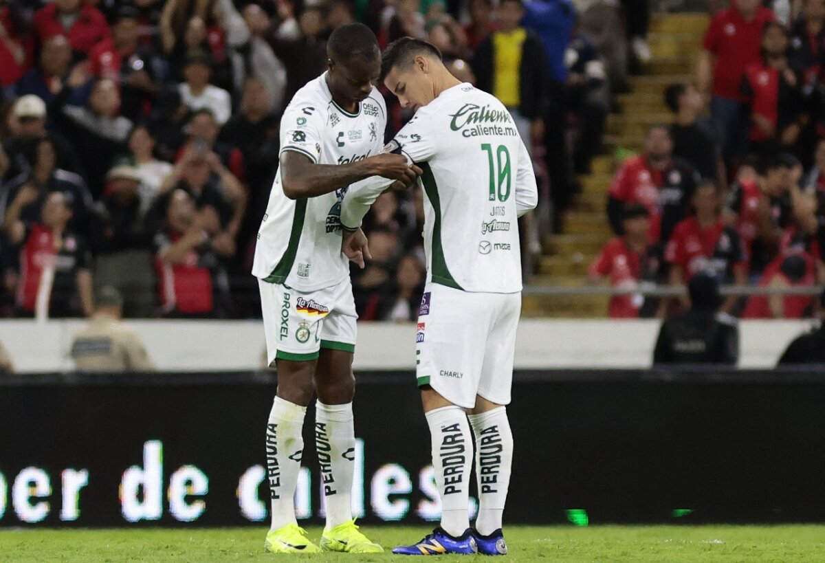 James empezó como era: fue capitán, comandó la remontada y hasta salió ovacionado A James le hicieron el penal que empató el juego parcialmente.
