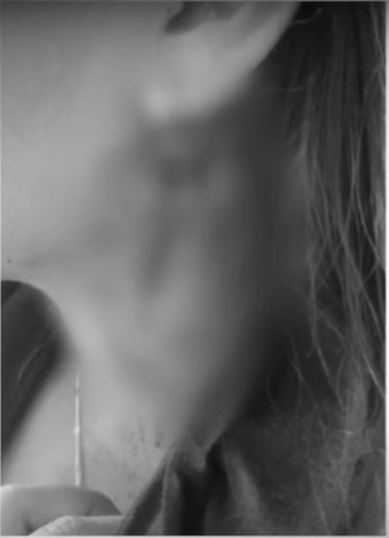 Joven fue apuñalada en medio del hurto de su celular en San Cristóbal La joven fue apuñalada en el cuello y el brazo al intentar evitar que los delincuentes le robaran su celular. Los hechos ocurrieron en la localidad de San Cristóbal.