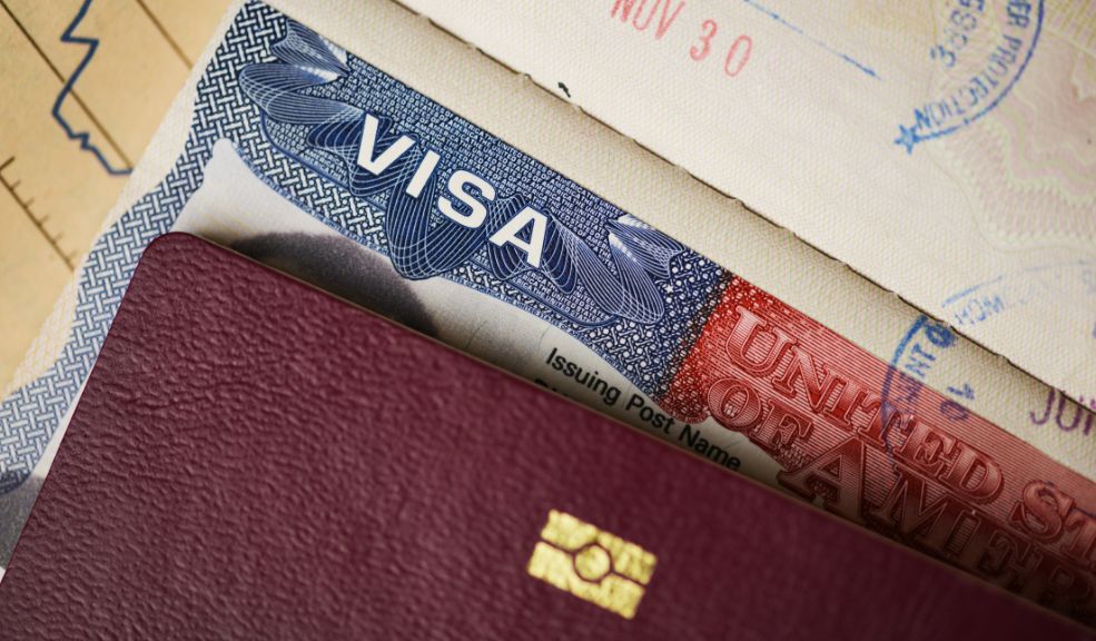 Judicializan a mujer que tramitaba visas a Estados Unidos con documentos falsos: cobraba 7 millones de pesos Las autoridades han determinado que la mujer habría estado involucrada en el trámite de al menos 418 visas fraudulentas.