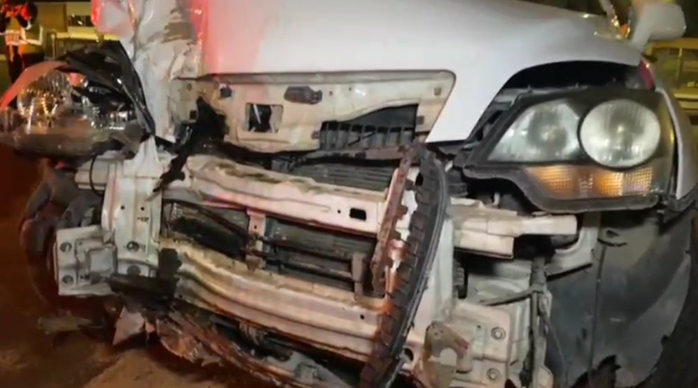 Ladrón chocó contra un poste tras robar una camioneta en Tunjuelito 1 Ladrón chocó contra un poste tras robar una camioneta en Tunjuelito Ladrón chocó contra un poste luego de robar una camioneta de una vivienda en la localidad de Tunjuelito.
