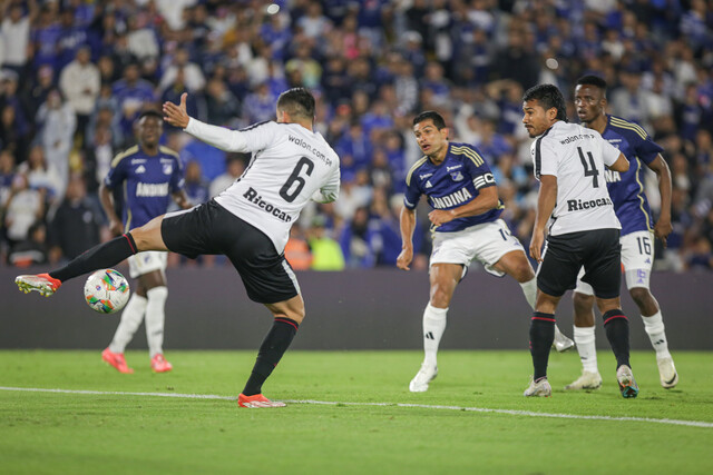 Millonarios, bajo el mando de David González, debutó con empate en El Campín En su primer partido de preteporada, Millonarios tuvo un buen inicio, pero Melgar de Perú lo complicó. David González tuvo su debut en el banquillo 'Embajador'.