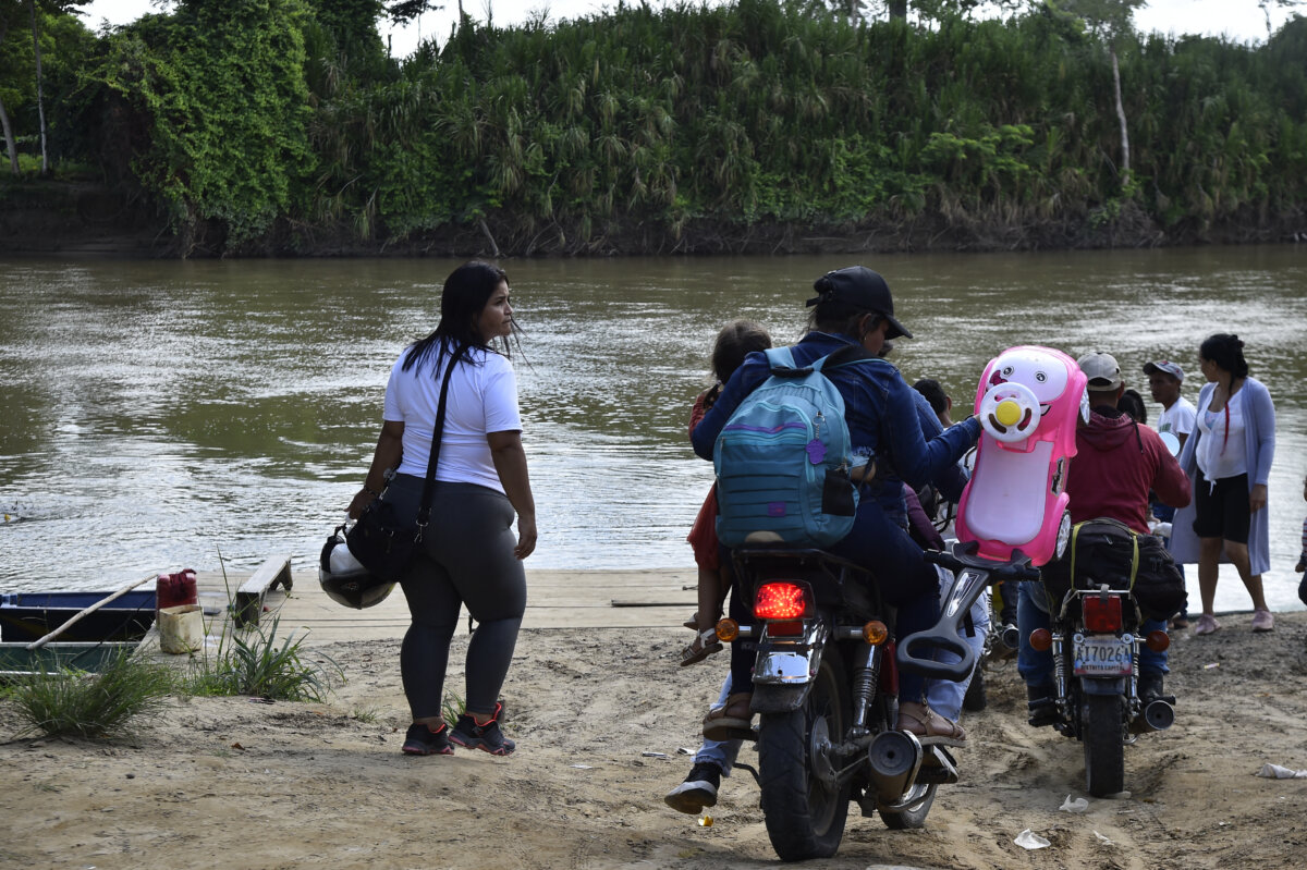 Más de 11.000 personas han sido desplazadas del Catatumbo por guerra entre el ELN y disidencias de las FARC 1 Más de 11.000 personas han sido desplazadas del Catatumbo por guerra entre el ELN y disidencias de las FARC Los combates han generado una gran cantidad de víctimas, tanto entre los combatientes como entre los civiles.