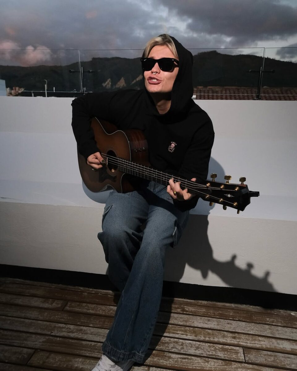 Mayppel, un artista apasionado por la actuación y el canto 1 Mayppel, un artista apasionado por la actuación y el canto Mayppel detalló cómo fue su participación en la serie 'Los Billis' de Amazon Prime. Además, habló sobre su más reciente canción.
