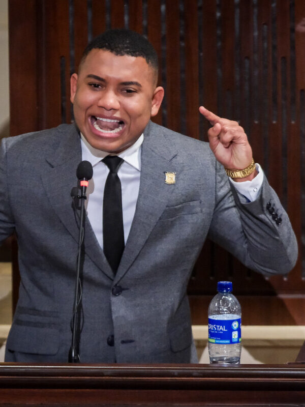 Miguel Polo Polo prepara su renuncia al Congreso para buscar su candidatura a la Presidencia 2026 1 Miguel Polo Polo prepara su renuncia al Congreso para buscar su candidatura a la Presidencia 2026 Con su salida del Congreso y el inicio de su campaña presidencial, Polo Polo se suma a la lista de figuras políticas que intentarán ganar el respaldo de los colombianos en 2026.