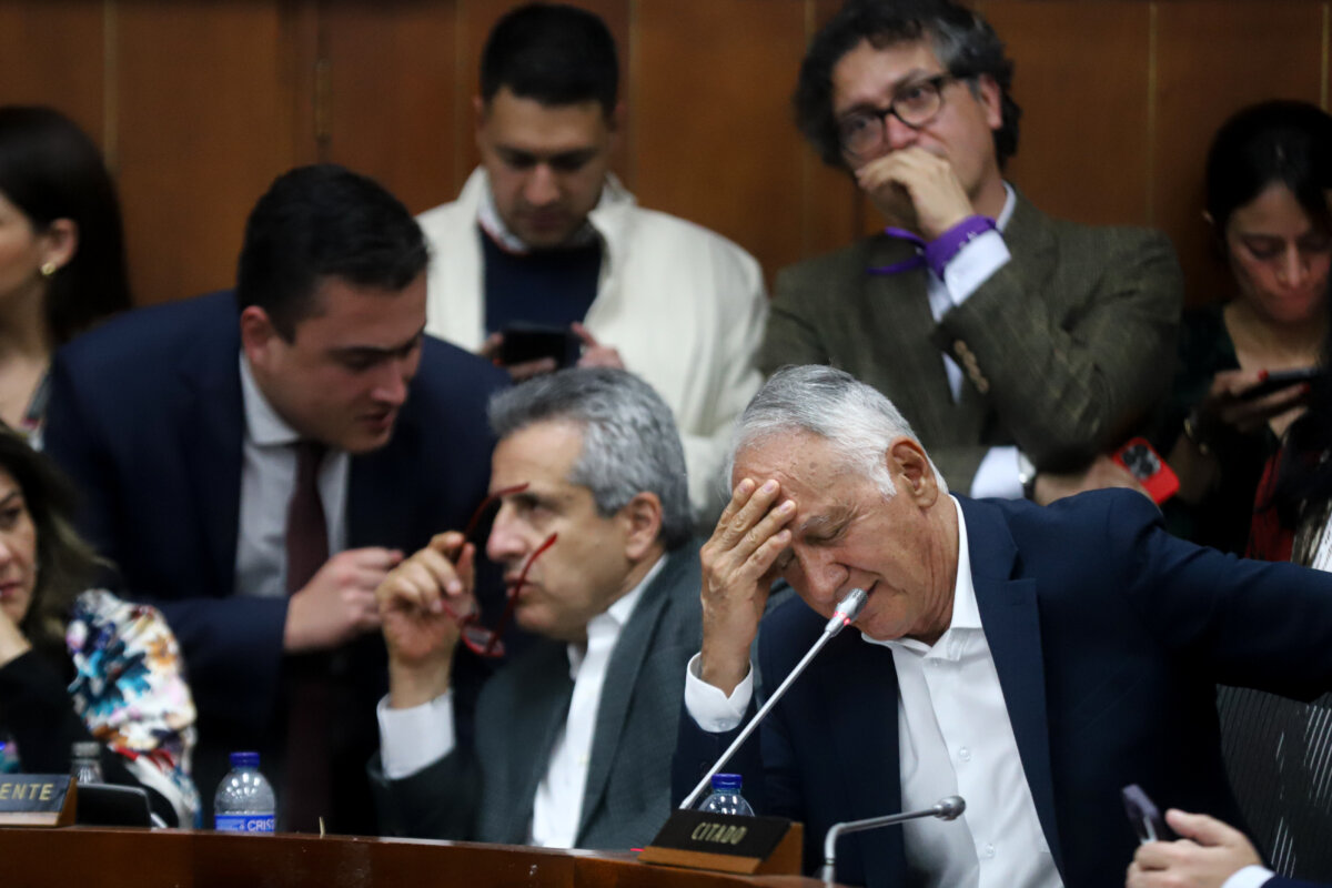 Ministro de Salud, a juicio por desabastecimiento de medicamentos en 2023 La Procuraduría General de la Nación formuló pliego de cargos contra el ministro de Salud, Guillermo Alfonso Jaramillo Martínez, por su presunta responsabilidad en el desabastecimiento de medicamentos e insumos médicos en Colombia durante 2023.