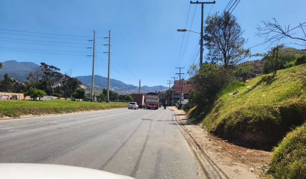 Encuentran el cuerpo sin vida de un hombre con signos de violencia en Ciudad Bolívar Al inspeccionar el cadáver del hombre, las autoridades notaron que tenía una herida de arma blanca. Los hechos ocurrieron en Ciudad Bolívar.