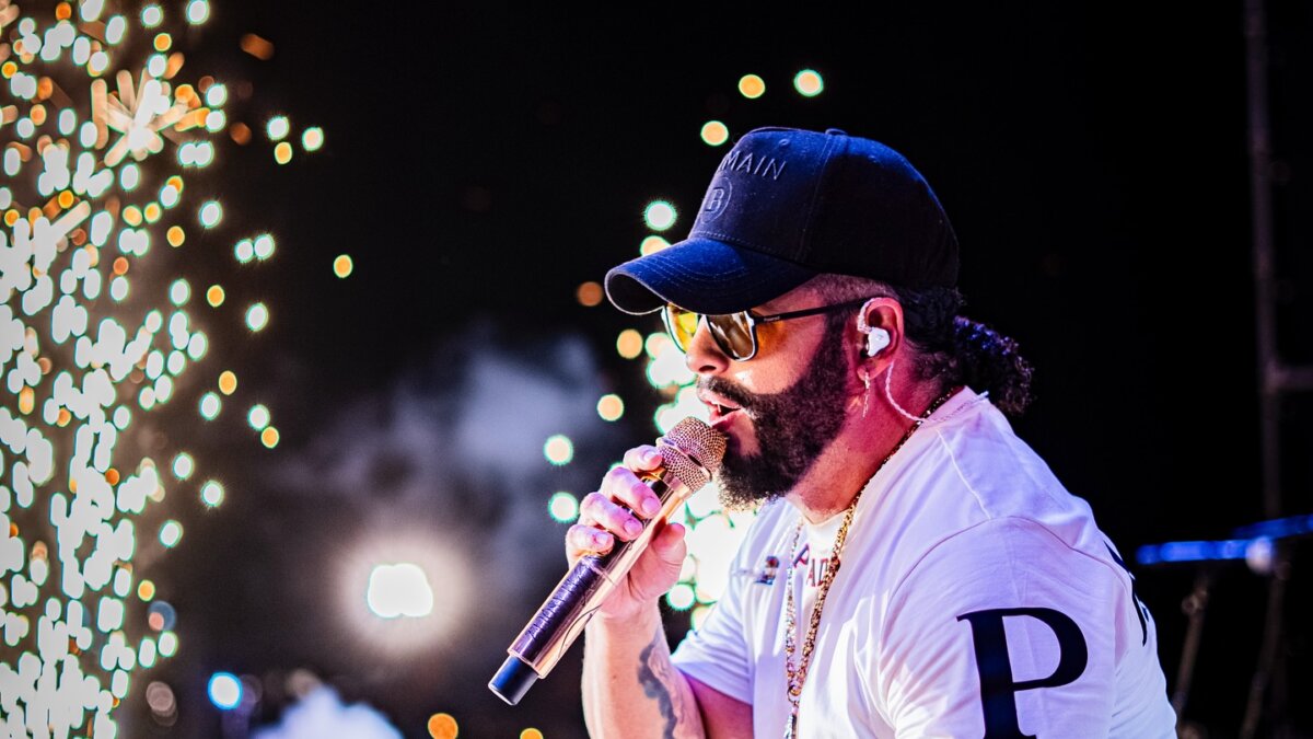 El cantante Nelson Velásquez deberá pagar cuatro años de cárcel Por violar derechos de autor, el cantante vallenato Nelson Velásquez deberá pagar cuatro años de cárcel.
