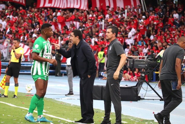 Atlético Nacional saca más técnicos que el Sena La inestabilidad en el puesto de entrenador de Nacional lleva a que ninguna dure más de un año en el cargo. Efraín Juárez alargó la lista.