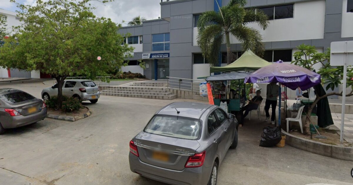 Niño de 6 años fallece luego de ingerir ácido limpia pisos de una botella de gaseosa Un niño de seis años falleció en Barranquilla tras ingerir accidentalmente ácido para limpiar pisos, contenido en una botella de Big Cola.