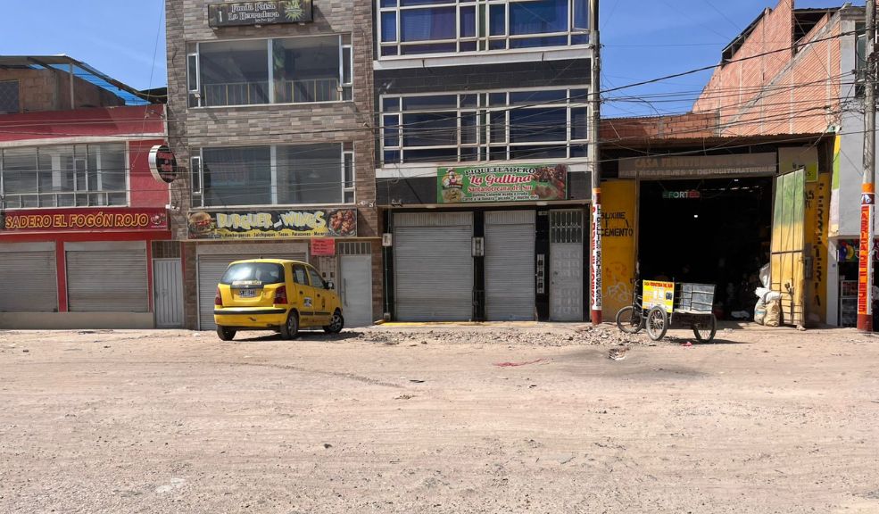 Nuevos detalles del crimen de un hombre en un restaurante de Bosa Aunque la víctima de este caso fue trasladada a un centro asistencial, lamentablemente falleció debido a la gravedad de sus heridas.