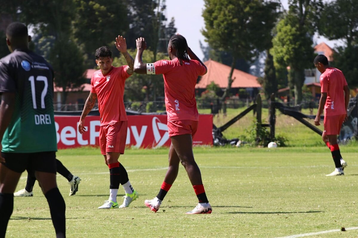 Peirano va encontrando el equipo con un Santa Fe que promete para el 2025 Pese a la derrota de hoy ante Carabobo por 1-0 (10:00 a.m.), Santa Fe dejó buenas sensaciones.