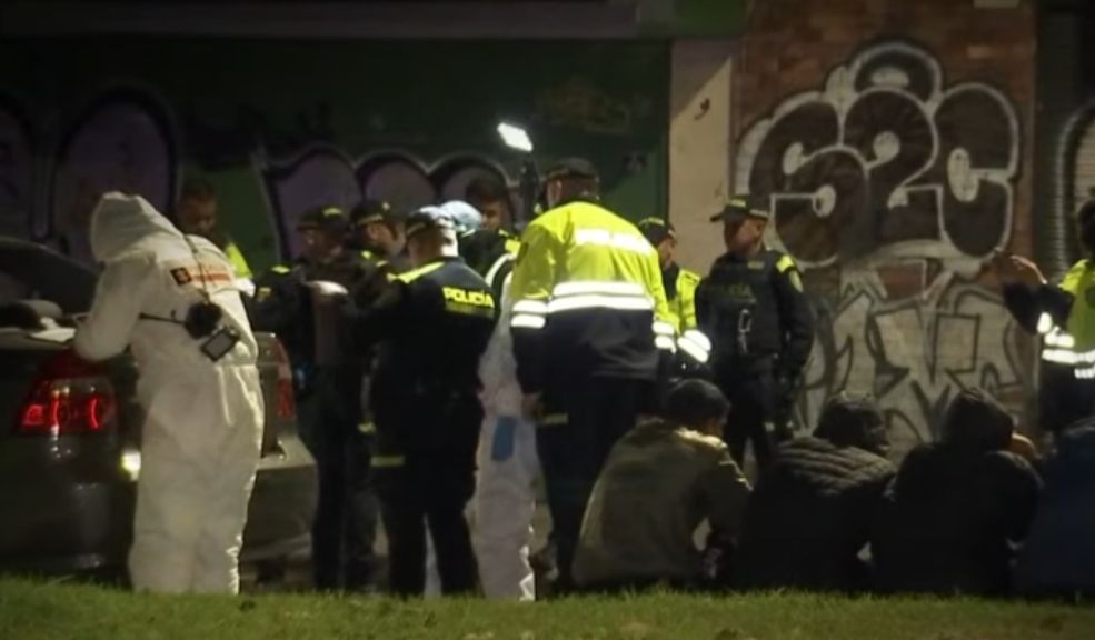 Persecución y balacera dejan un muerto en el centro de Bogotá Un delincuentes fue abatido por las autoridades en medio de una persecución. Los hechos ocurrieron en la localidad de Los Mártires, en el centro de Bogotá.