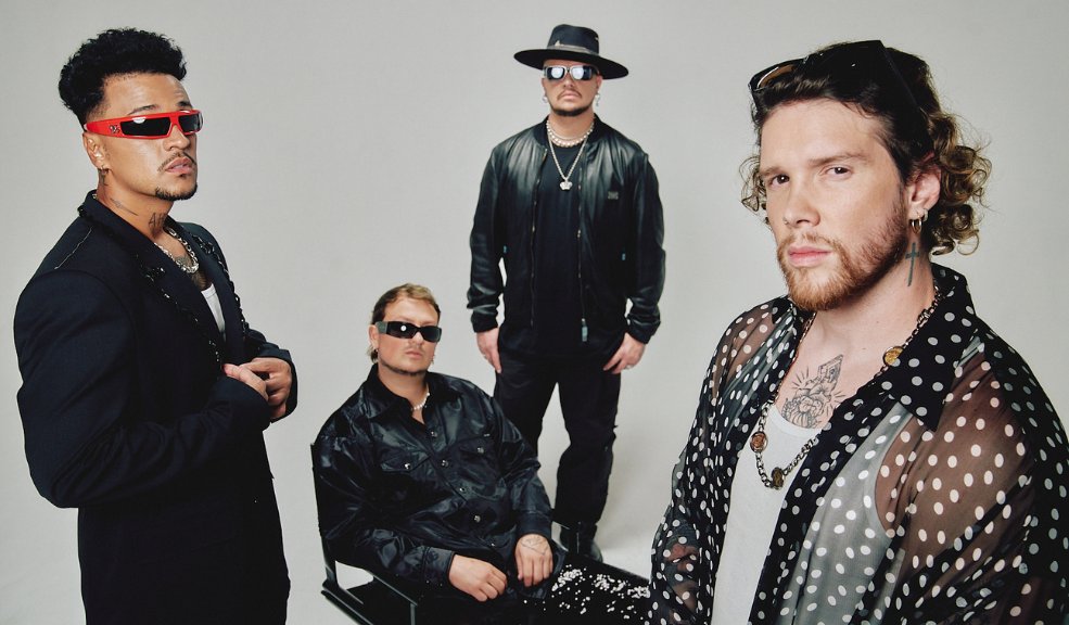 Piso 21 anunció que uno de sus integrantes se retira, ¿quién es? 7 Piso 21 anunció que uno de sus integrantes se retira, ¿quién es? Uno de los integrantes de la reconocida banda Piso 21 anunció su retiro del proyecto musical. Tanto sus compañeros como los fanáticos lo despidieron con emotivos mensajes.