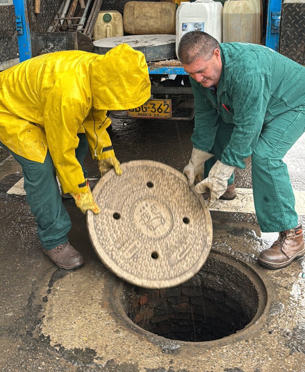 Policía vigilará el uso racional del agua durante racionamiento: recuerde el valor de las multas El equipo de la Policía del Agua patrullará nuevamente las calles de Bogotá a partir de este martes. Recuerde que las multas pueden superar los $600.000.