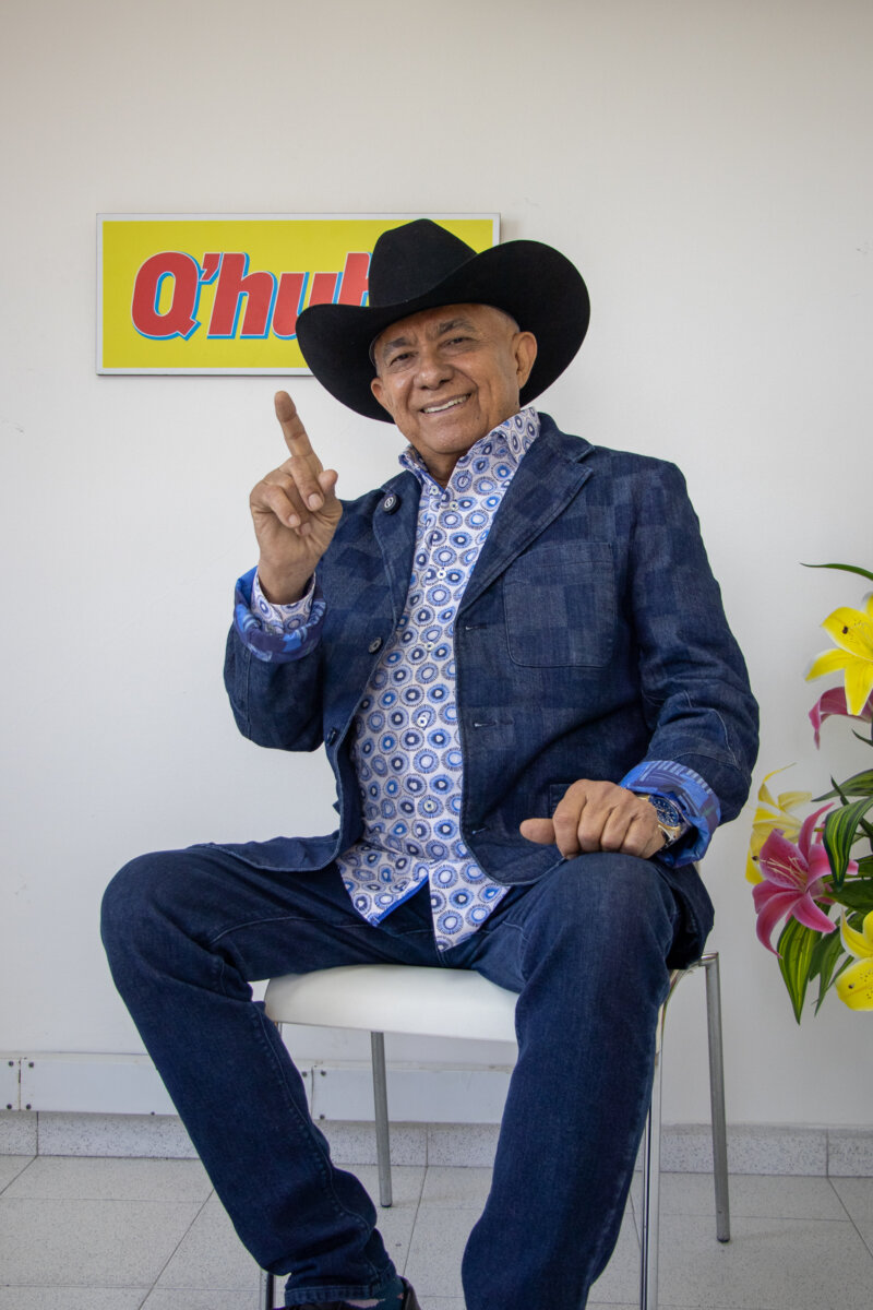 "Si no canto, siento que mi vida fenece": Reynaldo Armas 1 "Si no canto, siento que mi vida fenece": Reynaldo Armas El maestro Reynaldo Armas visitó las instalaciones de Q'HUBO para hablar de su trayectoria artística y de su vínculo con nuestro país.