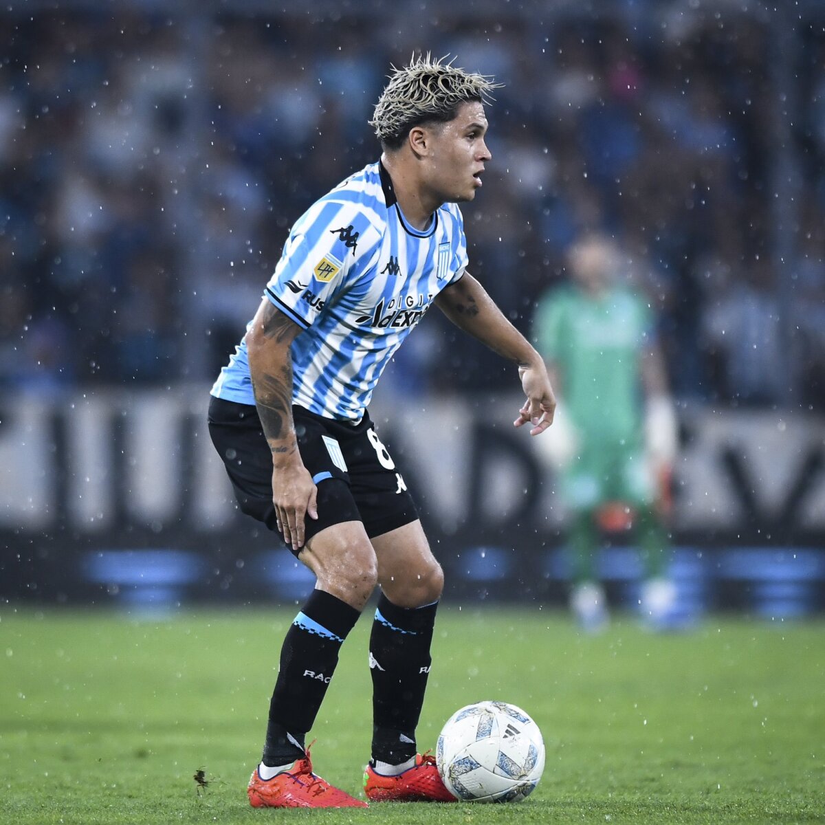 Racing Club toma decisión sobre el futuro de 'JuanFer' Quintero; puso condiciones para su regreso a Colombia 1 Racing Club toma decisión sobre el futuro de 'JuanFer' Quintero; puso condiciones para su regreso a Colombia El Racing Club, en donde juega actualmente Quintero, aceptó analizar su salida, pero bajo condiciones que protejan su patrimonio. Este fue el comunicado.