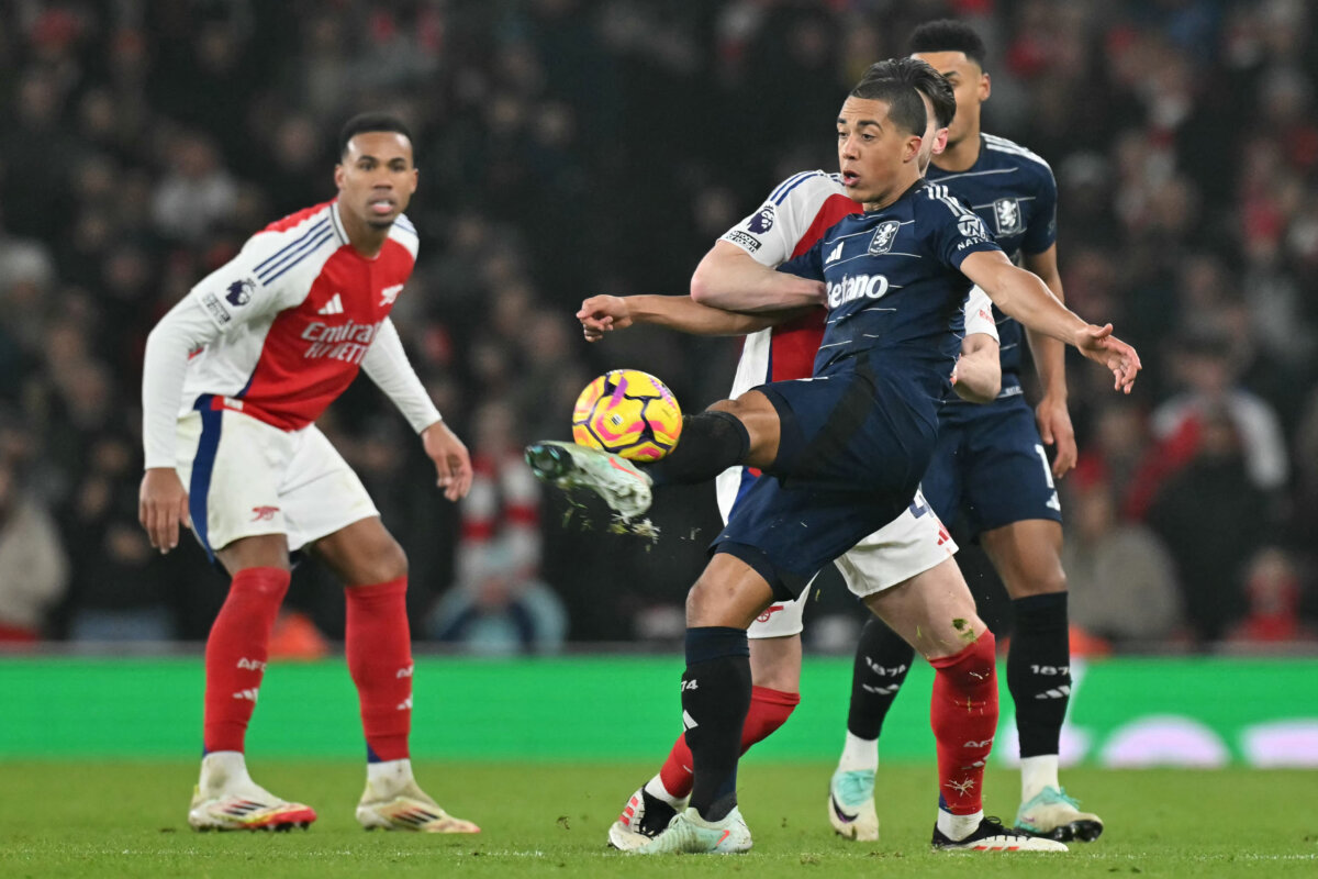 Reapareció Durán y el Vila le amargó la noche al Arsenal 1 Reapareció Durán y el Vila le amargó la noche al Arsenal El colombiano Jhon Jader Durán ingresó faltando 10 minutos para el final del encuentro entre su equipo, el Aston Vila y el Arsenal.