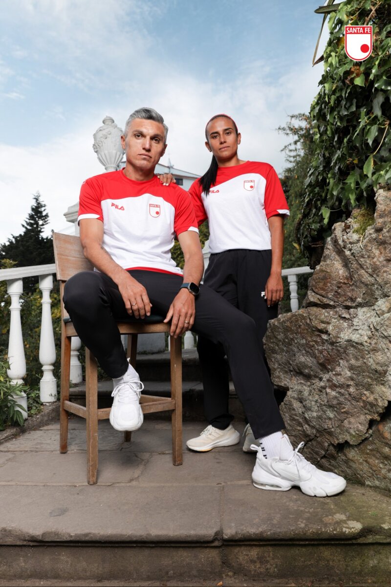 Santa Fe presentó su nueva camiseta para el 2025: le contamos cuánto cuesta Independiente Santa Fe eligió el cerro de Monserrate para presentar su nuevo uniforme. Lo estrenará este domingo ante el Pereira. Su diseño es innovador.