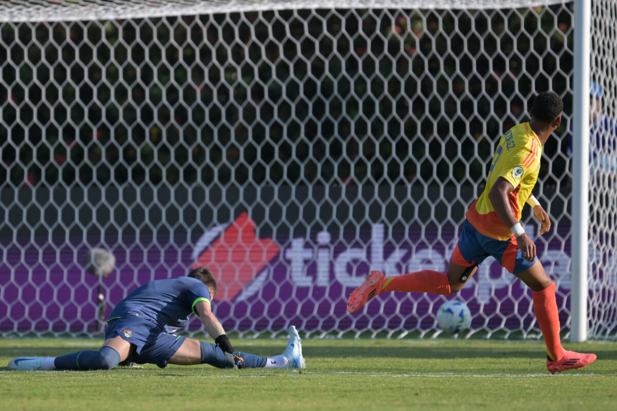 Selección Colombia venció a Bolivia y clasificó al hexagonal final del Sudamericano Sub 20 1 Selección Colombia venció a Bolivia y clasificó al hexagonal final del Sudamericano Sub 20 La Selección Colombia, dirigida por César Torres, aseguró un cupo a la fase final tras imponerse a una difícil Bolivia.