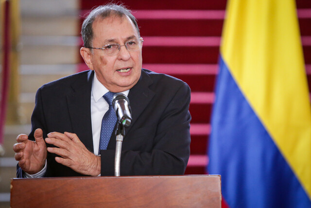 Atención: Laura Sarabia dejará de ser directora del Dapre y tendrá nuevo cargo ministerial Laura Sarabia, quien se desempeñaba como directora del Departamento Administradtivo de la Presidencia de la República, dejará su cargo. Joge Rojas, viceministro de Relaciones Exteriores, será su reemplazo.