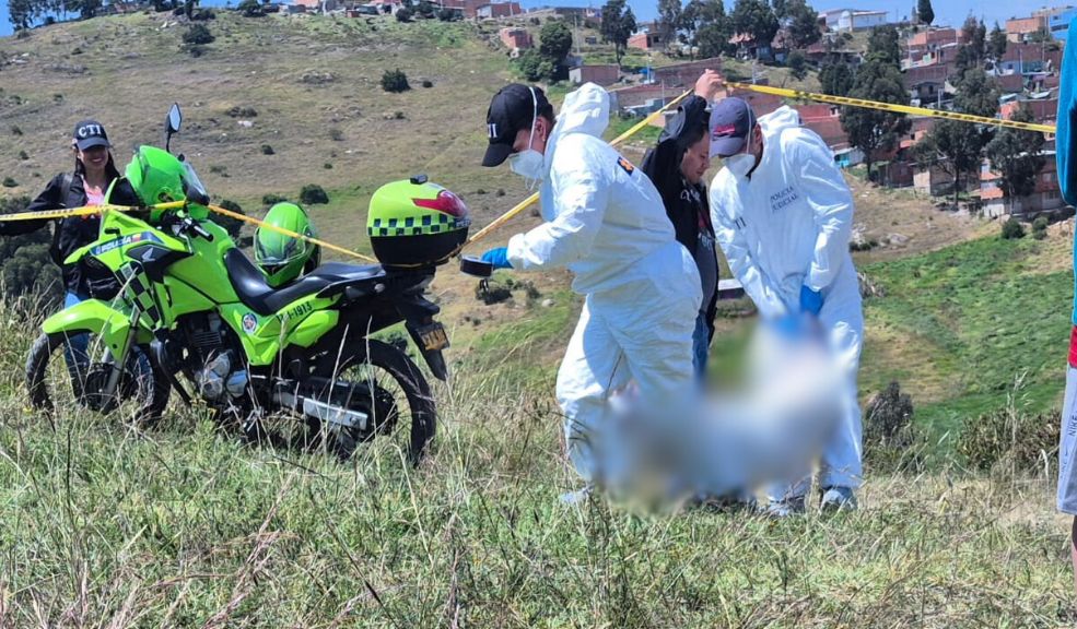 Estremecedor hallazgo del cadáver de una mujer en Ciudad Bolívar Un ciudadano encontró el cuerpo sin vida de una mujer entre un pequeño pastizal de Ciudad Bolívar, en Bogotá. Esto se sabe.