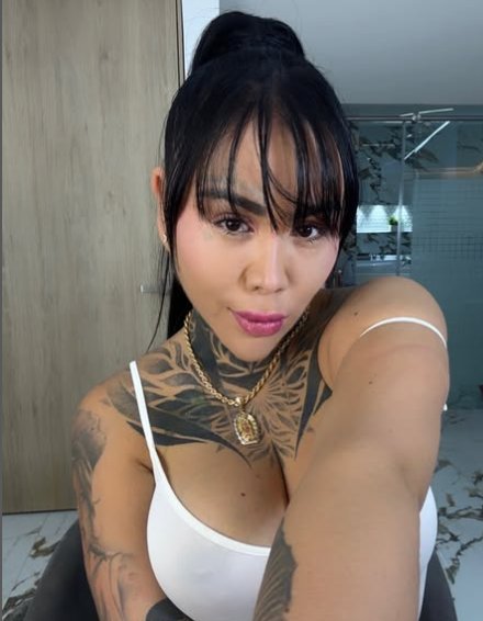 Yina Calderón es la nueva eliminada de 'La Casa de los Famosos' 2 Yina Calderón es la nueva eliminada de 'La Casa de los Famosos' Yina, no logró obtener el respaldo suficiente del público para continuar en competencia. Pese a su salida, se despidió con la frente en alto.