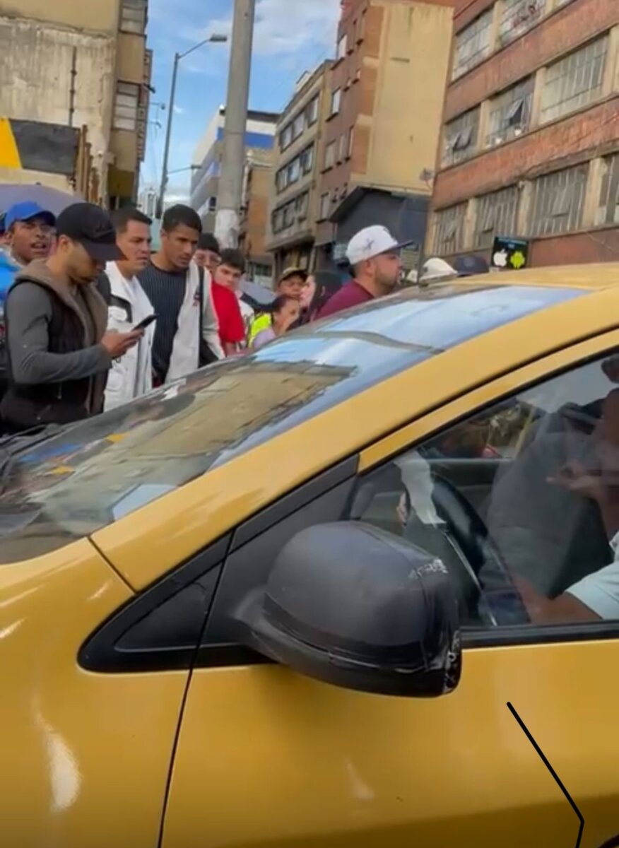 Video del momento en el que se registra sicariato en Los Mártires 1 Video del momento en el que se registra sicariato en Los Mártires Tras el ataque, se produjo una persecución que permitió la captura de los presuntos responsables.