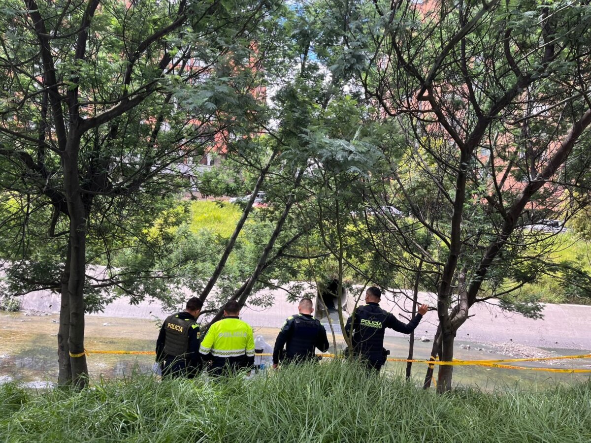 ÚLTIMA HORA: Hallan cuerpo de un hombre en Suba 1 ÚLTIMA HORA: Hallan cuerpo de un hombre en Suba A esta hora, el CTI de la Fiscalía está realizando el levantamiento del cuerpo en la localidad de Suba.