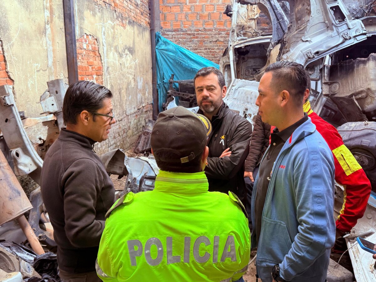 Golpe al mercado ilegal de autopartes en Bogotá: recuperan piezas avaluadas en más de 5.000 millones de pesos 2 Golpe al mercado ilegal de autopartes en Bogotá: recuperan piezas avaluadas en más de 5.000 millones de pesos La Policía Metropolitana de Bogotá, en conjunto con la Fiscalía General de la Nación y la Administración Distrital, logró importantes avances en la desarticulación de redes criminales que operaban en la ciudad.