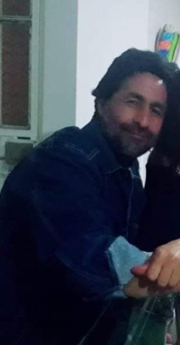 Familia busca a Álvaro Hernando González; desapareció en Engativá El pasado 14 de enero, Álvaro Hernando González Barreto, de 55 años, desapareció en circunstancias que aún no han podido esclarecerse en Engativá Pueblo. Su familia, preocupada y desesperada por su paradero, ha estado realizando esfuerzos continuos para encontrarlo.