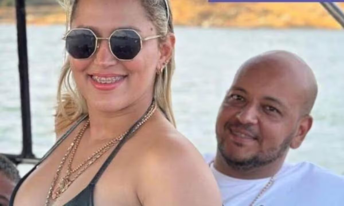 Revelan cómo ‘La Diabla’ habría tendido una trampa al pastor Lora antes de la masacre 1 Revelan cómo ‘La Diabla’ habría tendido una trampa al pastor Lora antes de la masacre Según el periodista Jacobo Solano Cerchiaro, alias ‘La Diabla’ sospechaba que el pastor ocultaba bienes y dinero pertenecientes a su esposo, por lo que habría ordenado su asesinato.