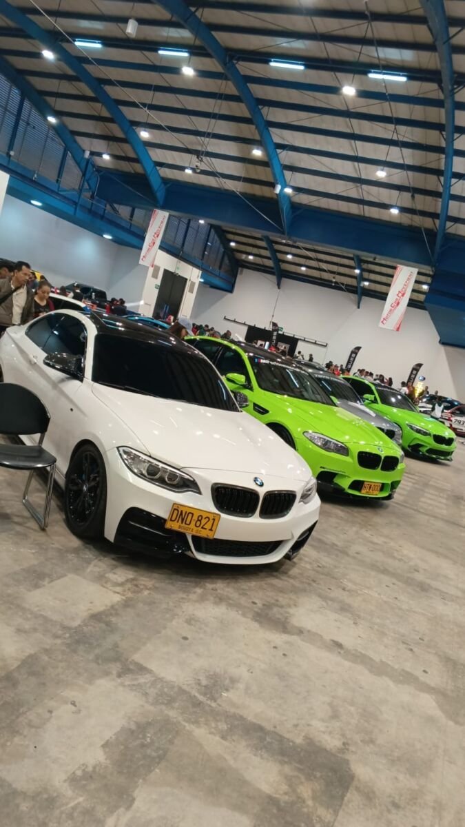 Así se vivió el primer día del Motor Car Movement Show Corferias se ha transformado en la meca de los amantes del motor.&nbsp;El SEMA Latinoamericano&nbsp;como se le ha llamado al&nbsp;Motor Car Movement Show,&nbsp;abrió sus puertas en Bogotá revelando por qué es uno de los eventos más esperados por los entusiastas de la automoción,&nbsp;un verdadero santuario&nbsp;donde la pasión por los vehículos encuentra su&nbsp;máxima expresión.