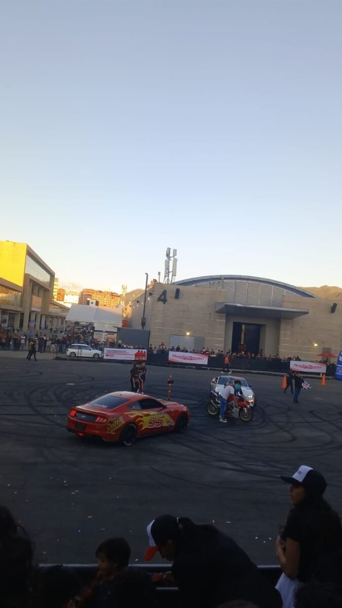 Así se vivió el primer día del Motor Car Movement Show Corferias se ha transformado en la meca de los amantes del motor.&nbsp;El SEMA Latinoamericano&nbsp;como se le ha llamado al&nbsp;Motor Car Movement Show,&nbsp;abrió sus puertas en Bogotá revelando por qué es uno de los eventos más esperados por los entusiastas de la automoción,&nbsp;un verdadero santuario&nbsp;donde la pasión por los vehículos encuentra su&nbsp;máxima expresión.