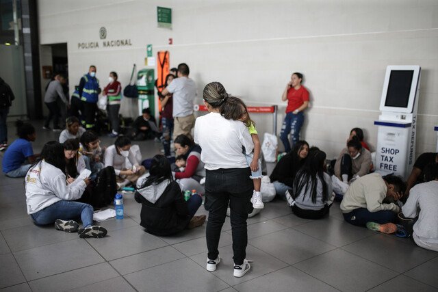 Directora del Bienestar Familiar afirma que el trato de los niños deportados de Estados Unidos fue "bastante denigrante" 1 Directora del Bienestar Familiar afirma que el trato de los niños deportados de Estados Unidos fue "bastante denigrante"