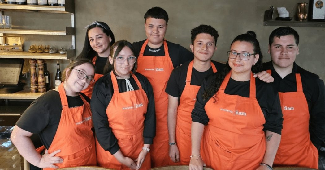 El Distrito abre convocatorias laborales para jóvenes en el sector gastronómico 1 El Distrito abre convocatorias laborales para jóvenes en el sector gastronómico El programa de formación está diseñado para mejorar las oportunidades laborales de los jóvenes en el ámbito gastronómico.