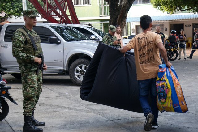 Petro anuncia colaboración con fuerzas militares venezolanas contra la presencia del ELN en la frontera En cuanto a la colaboración entre los dos países, se menciona que se habría gestado tras una llamada telefónica entre los presidentes Petro y Maduro.