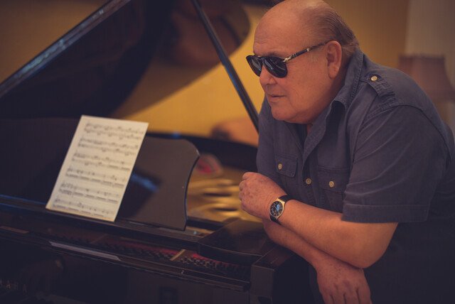 Murió el cantante y compositor Leo Dan a los 82 años La noticia fue confirmada a través de las redes sociales del artista.