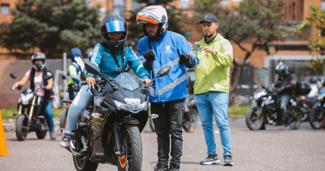Comienza el primer curso gratuito para motociclistas: así puede inscribirse Les contamos cómo puede inscribirse en los cursos gratuitos para motociclistas, los cuales le ayudarán a reforzar técnicas de conducción, adoptar conductas seguras en la vía, evitar siniestros viales y aprender sobre normatividad.