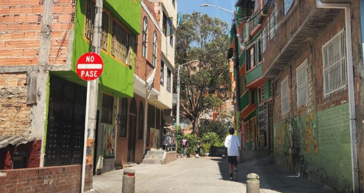 Se conoce la identidad del joven que murió tras ser atacado en el Danubio Azul Como Luis Miguel Ramos Aguilera, de 24 años de edad, fue identificado la víctima de este despiadado ataque en Usme.