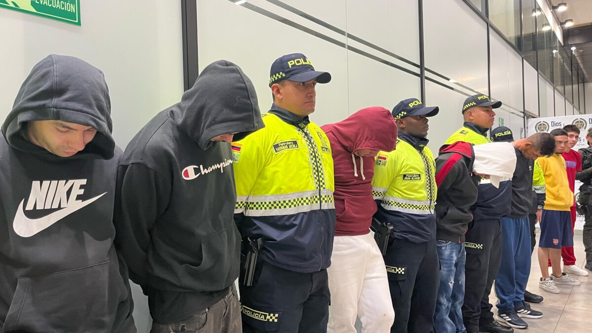35 homicidas han sido capturados este año en Bogotá 1 35 homicidas han sido capturados este año en Bogotá La Alcaldía de Bogotá entregó detalles sobre la captura de 35 homicidas en Bogotá. Este en un resultado de los operativos que se han hecho en el trascurso del año.
