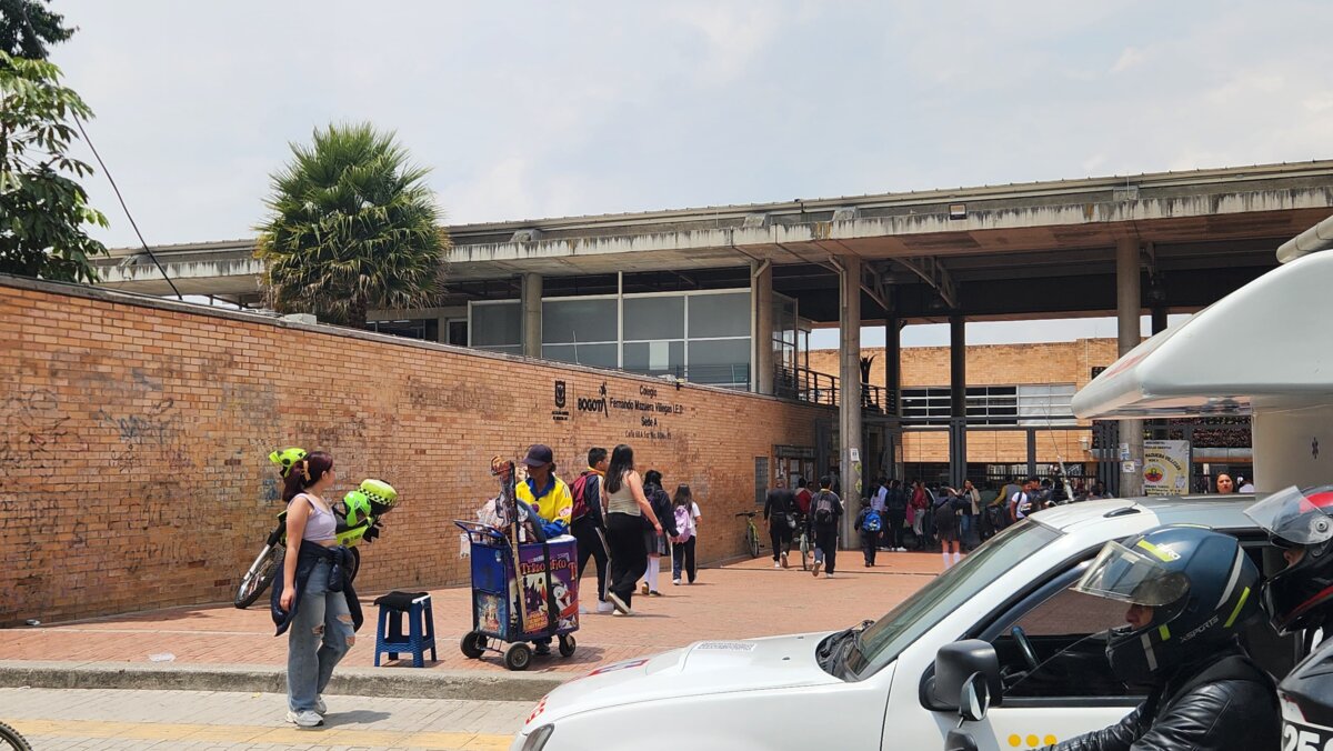 Joven que habría asesinado a estudiante de colegio de Bosa será judicializado La Fiscalía le imputó el cargo de homicidio a un joven de 17 años quien, presuntamente, acabó con la vida de Daniel Felipe Molina Barón.