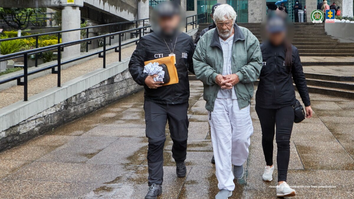 Abuelo colombiano tendrá que responder en Estados Unidos por abusar de una niña 1 Abuelo colombiano tendrá que responder en Estados Unidos por abusar de una niña El adulto mayor habría abusado durante 5 años de una niña en Estados Unidos. Será extradito.